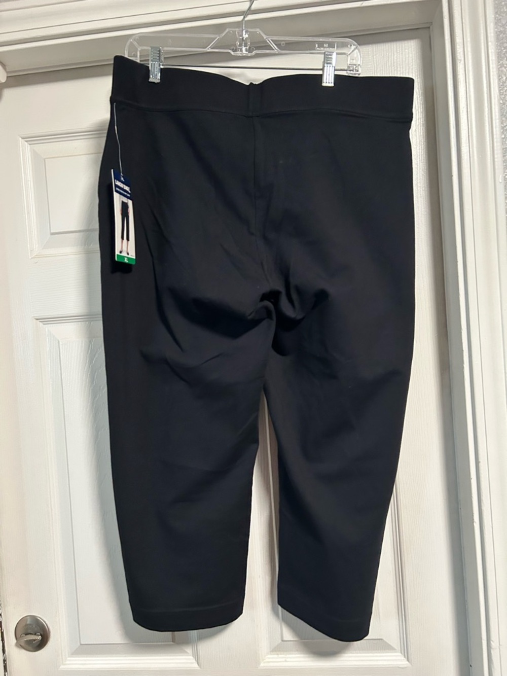Lands End Women’s Black Stretch Knit Capri - Picture 2 of 2